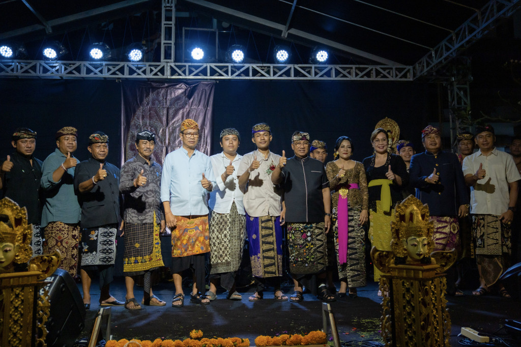 Wabup Suiasa Hadiri HUT ST Dharma Manggala Ke-49 Banjar Pengayehan Desa Munggu